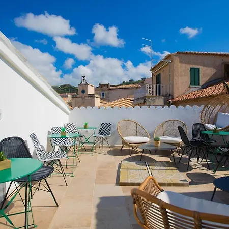 Bed & Breakfast Palazzo Naso 4*